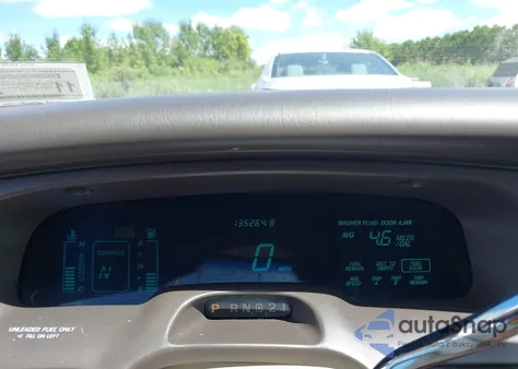 1996 Lincoln Town Car Cartier z USA, uszkodzony, nr VIN 1LNLM83W8TY685835